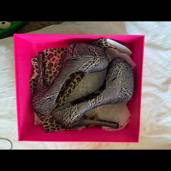 Betsey Johnson High Heels size 9 - Picture 5 of 7